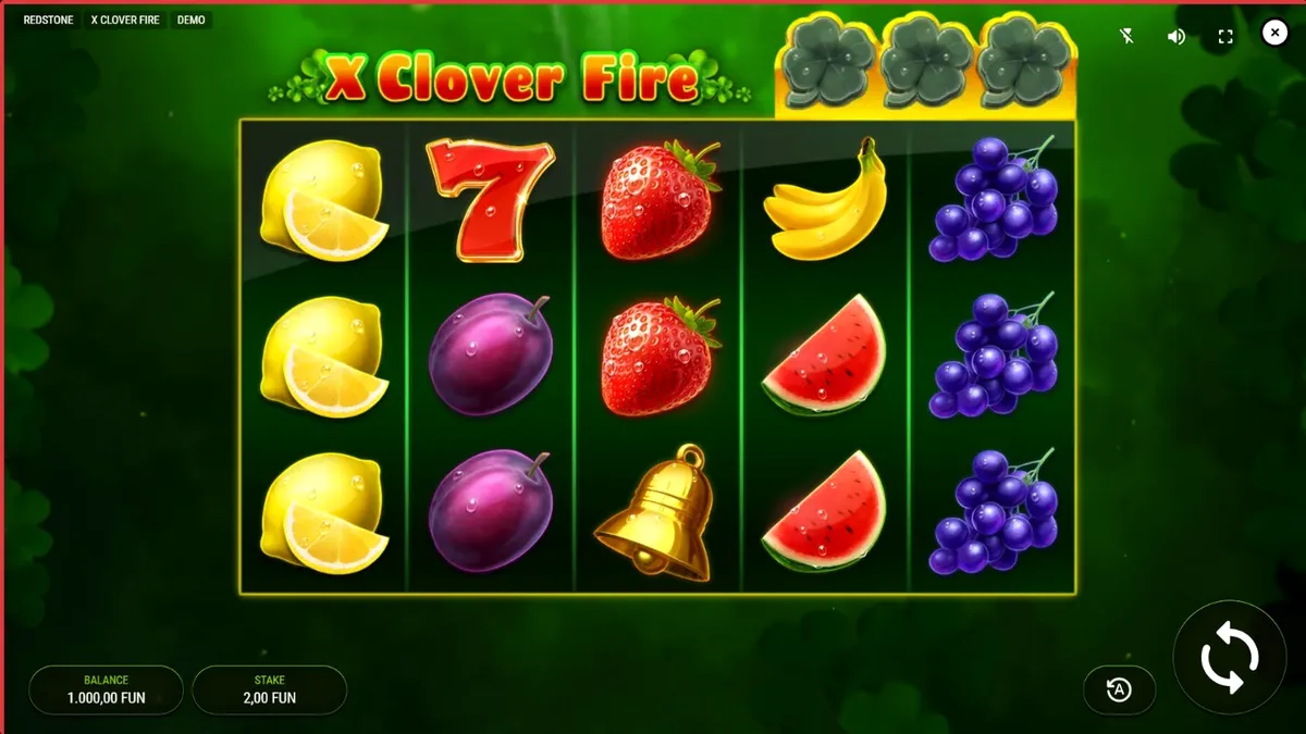 Tampilan visual slot X Clover Fire dengan simbol buah dan semanggi yang bersinar